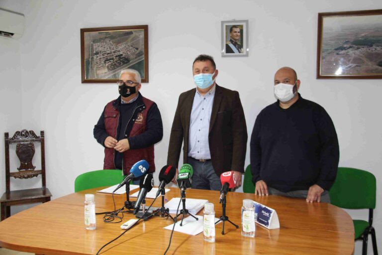 Mancha Norte y la EATIM de Cinco Casas firman un convenio para la construcción de una multipista de césped artificial