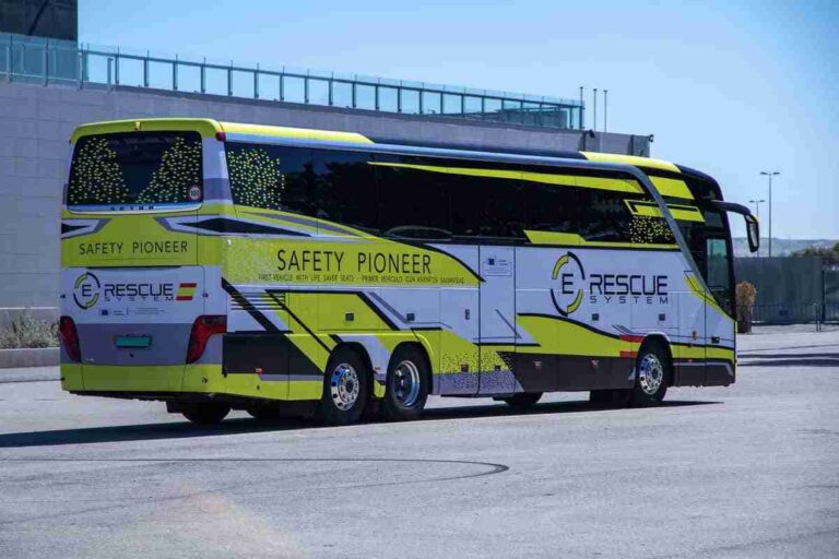 E-RESCUE entrena a los bomberos de Guadalajara en las tareas de rescate en autobuses, mediante los asientos salvavidas