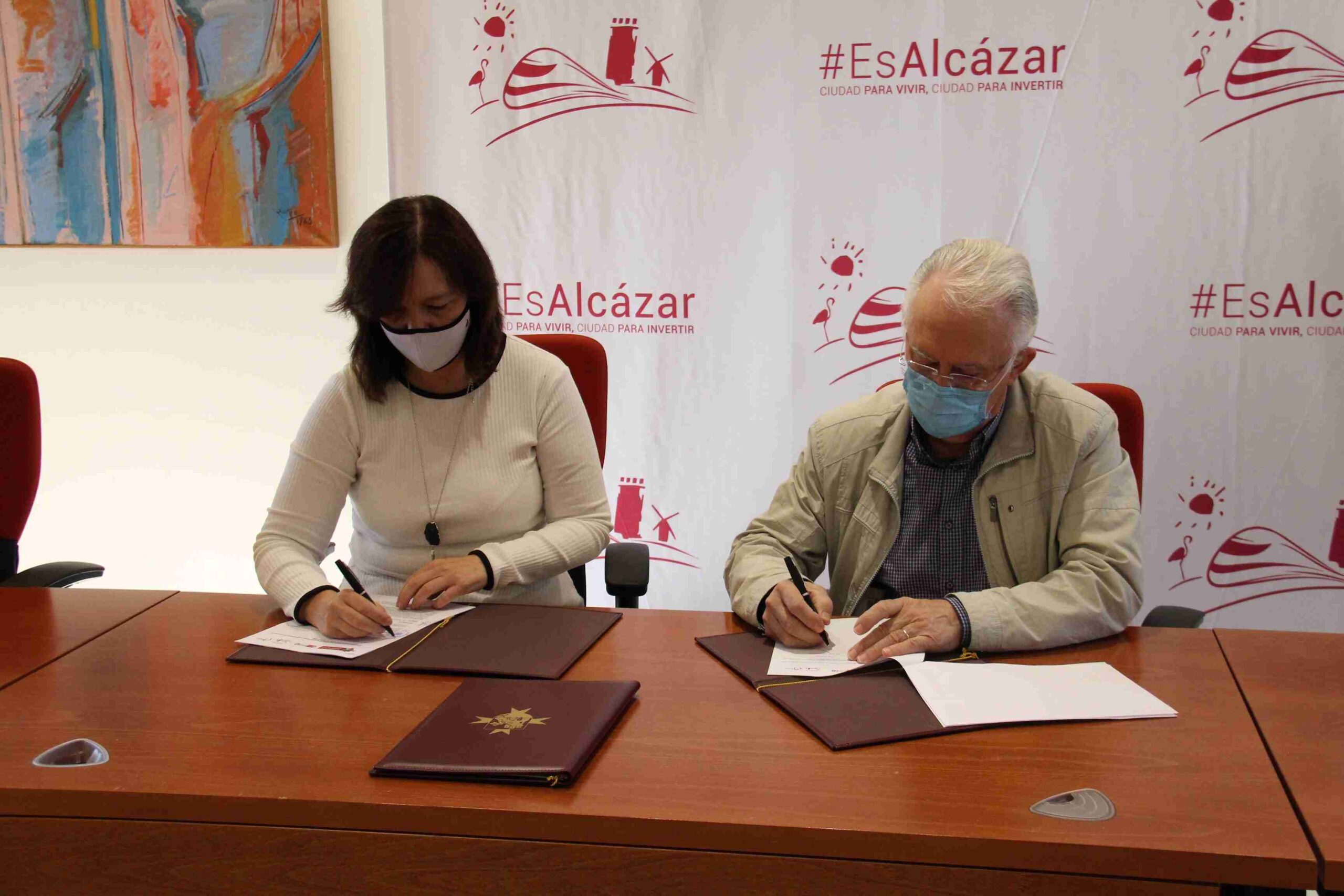 El Ayuntamiento de Alcázar de San Juan renueva su convenio anual con Cáritas Diocesana 1