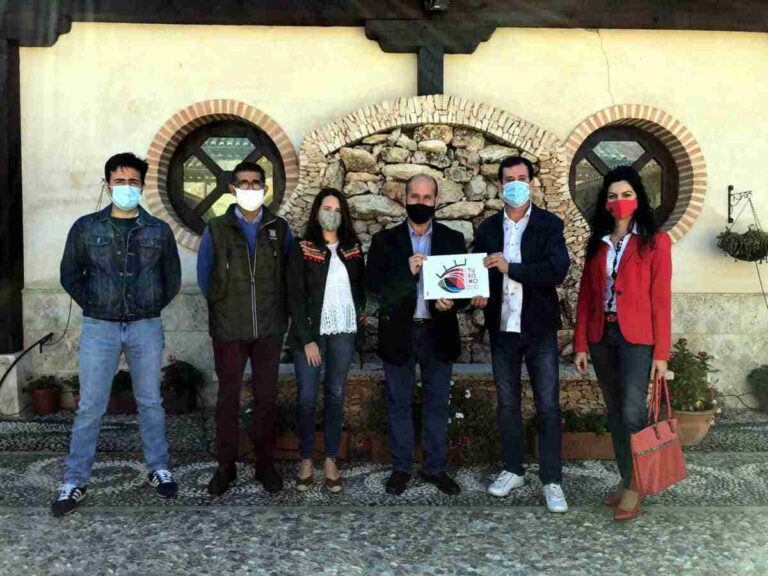 El logo “A ojos del paisaje”, de Ricardo Díaz, ganó el Concurso de diseño para el nuevo logotipo de Turismo de Villarrubia de los Ojos
