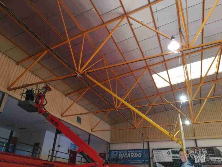 Renovada la iluminación del pabellón Díaz-Miguel con tecnología LED que reducirá el consumo energético y económico