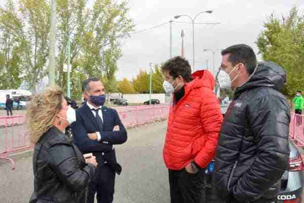 Cerca de 100 corredoras inician en Toledo la Vuelta Ciclista Femenina a España que cuenta con el apoyo municipal