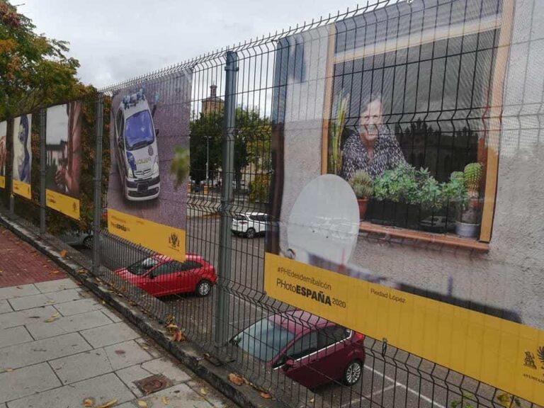 La exposición de PHotoEspaña llega a su recta final tras recorrer los barrios de la ciudad y dar participación a la ciudadanía local