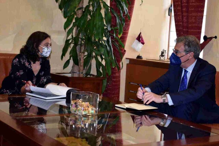 Pilar Zamora aborda con Miguel Ángel Collado las actuaciones previstas dentro del Plan de Modernización