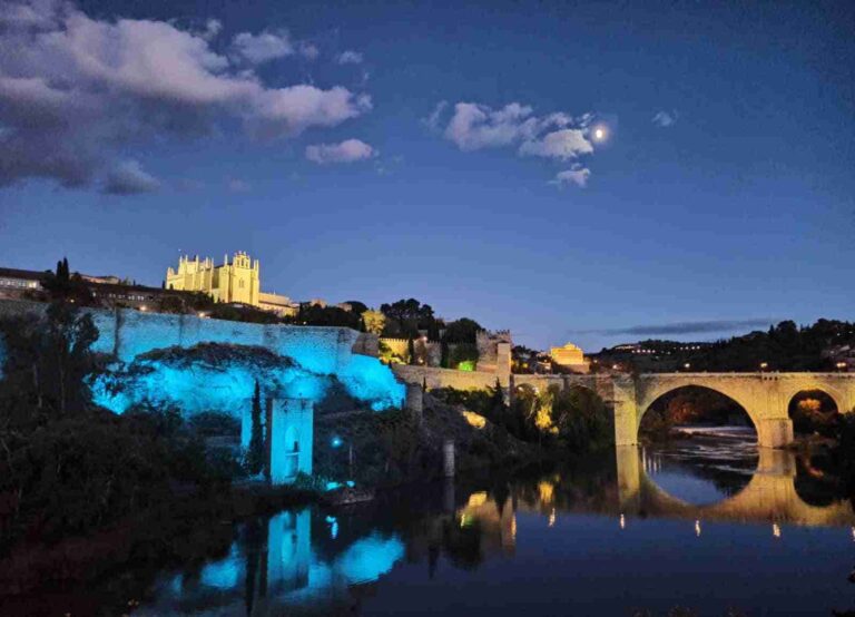 Toledo conmemora este sábado el Día Mundial de la Diabetes iluminando de azul la Cava y la puerta de Alcántara