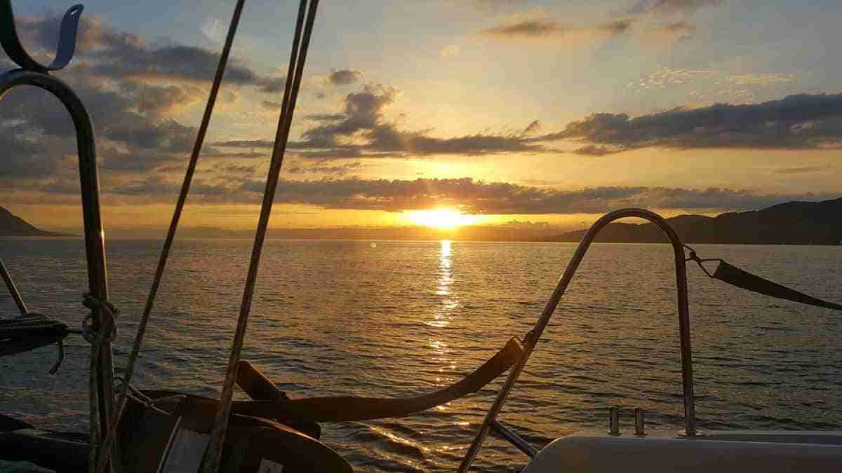 Escapada a Montreux un paisaje de verdor en Suiza 6 atardecer en montreux