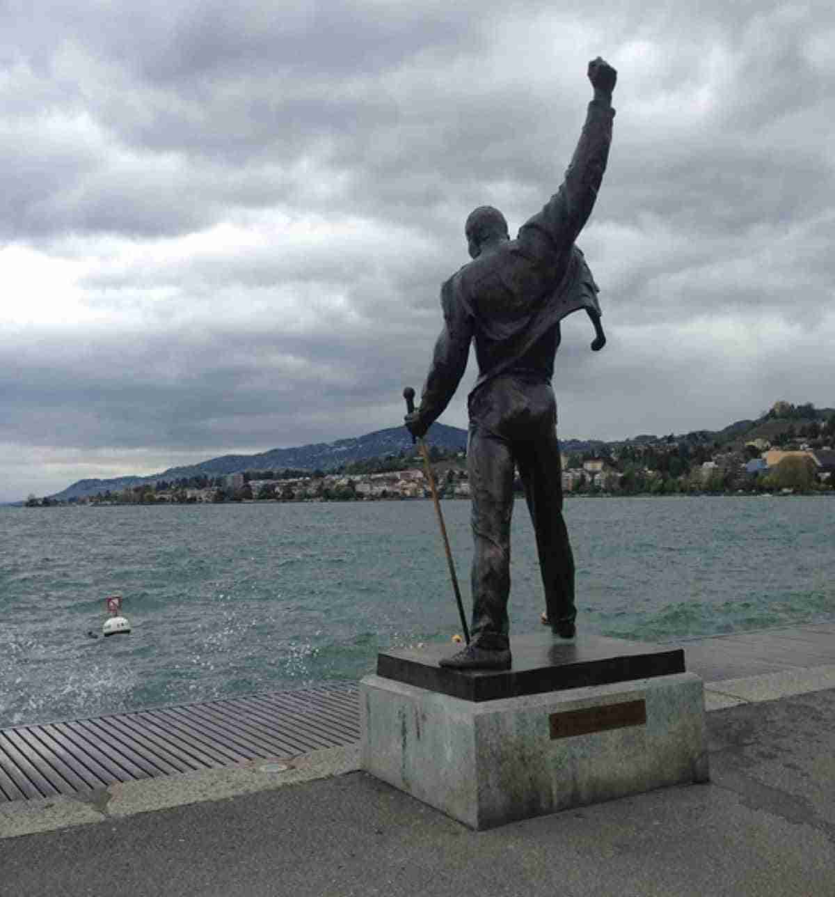Escapada a Montreux un paisaje de verdor en Suiza 2 estatua de freddie mercury en montreux