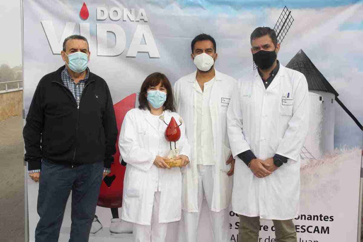 La Asociación de Donantes de Sangre homenajea a los profesionales del Servicio de Urgencias del Hospital Mancha Centro 1 La Asociación de Donantes de Sangre homenajea a los profesionales del Servicio de Urgencias del Hospital Mancha Centro 1