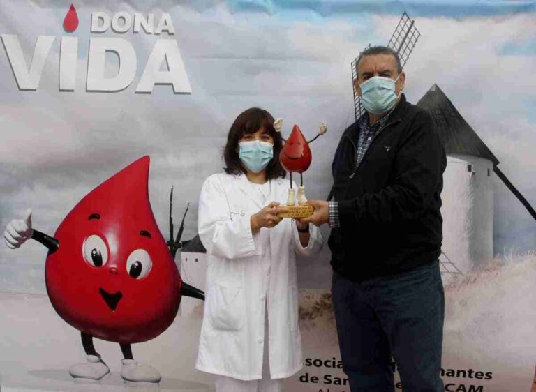 La Asociación de Donantes de Sangre homenajea a los profesionales del Servicio de Urgencias del Hospital Mancha Centro