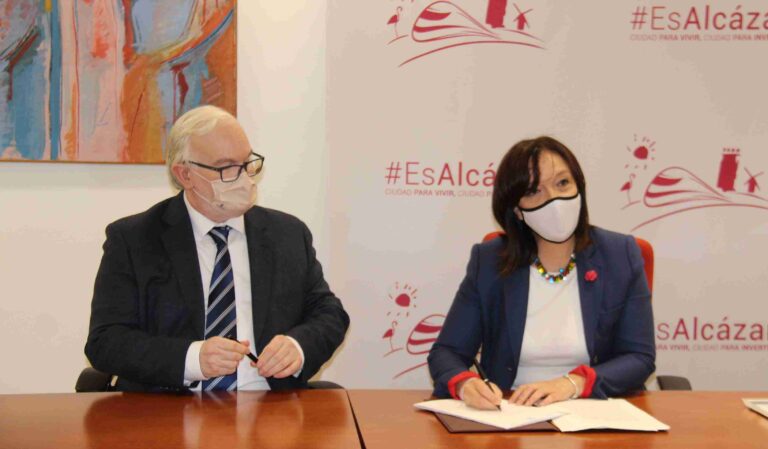 El antiguo silo del cereal ya es de propiedad municipal para uso social y cultural