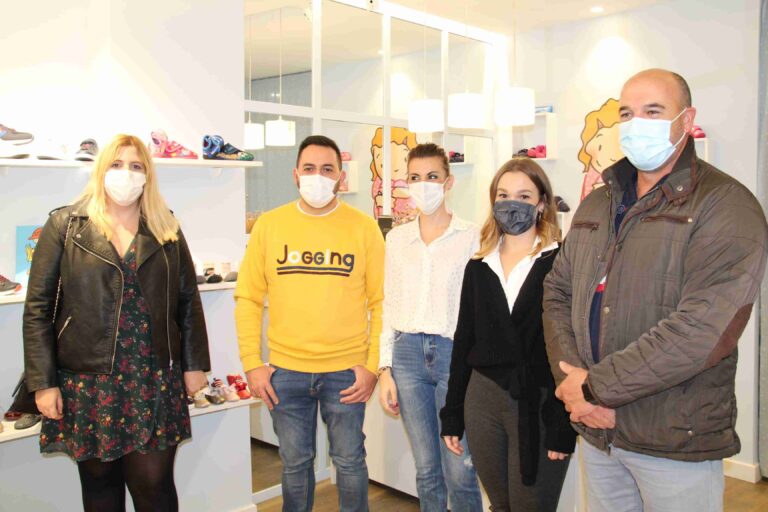 La concejala de Comercio Bárbara Sánchez-Mateos invita a realizar las compras en el comercio local