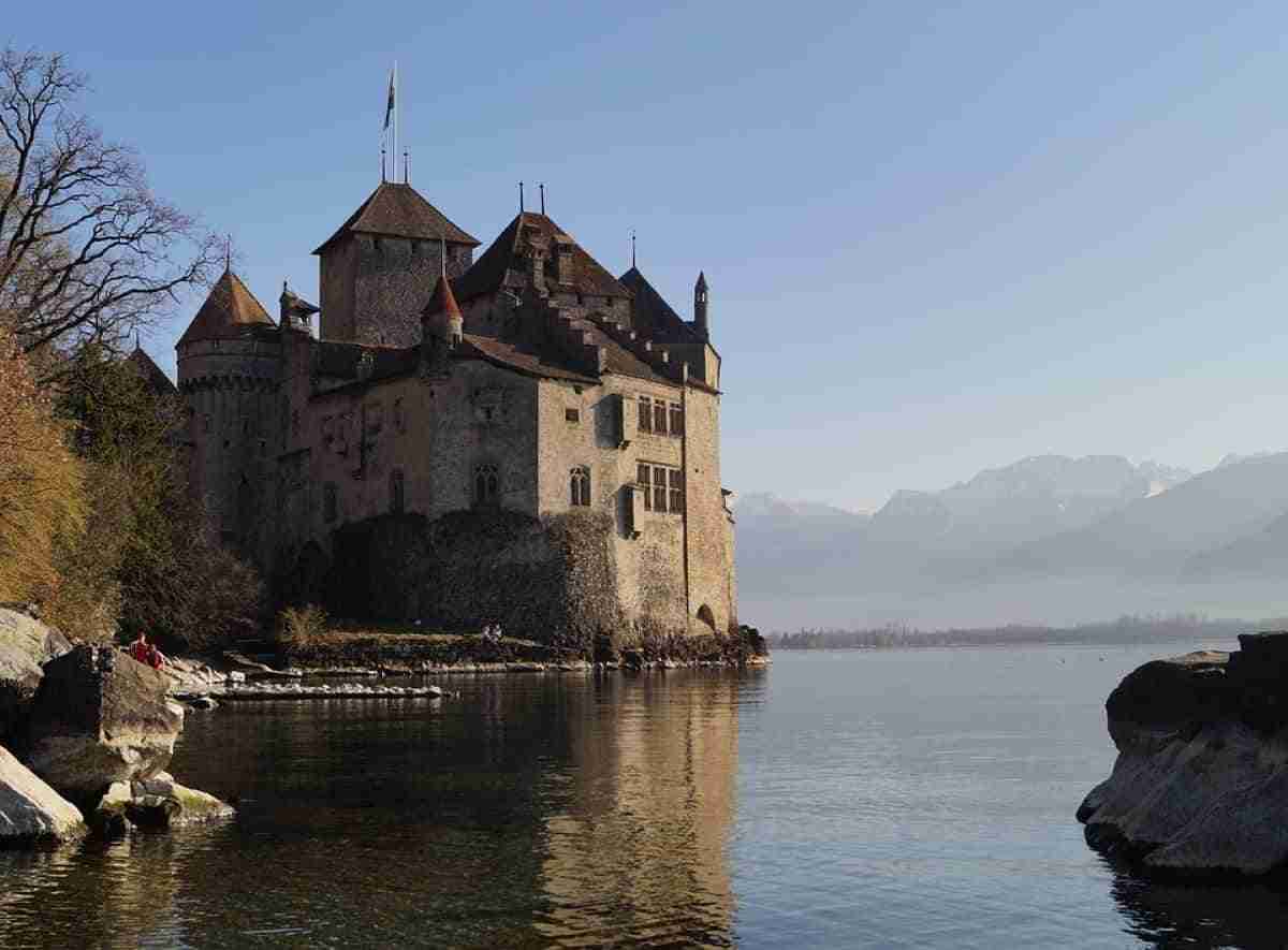 Escapada a Montreux un paisaje de verdor en Suiza 3 castillo de chillon en montreux