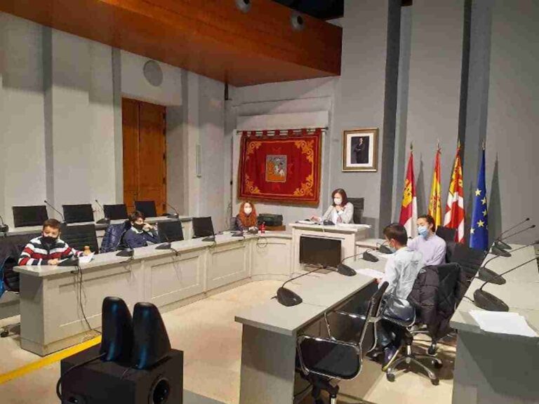 La XV Semana de los Derechos de la Infancia de Alcázar concluye con un acto institucional en el Salón de Plenos del ayuntamiento