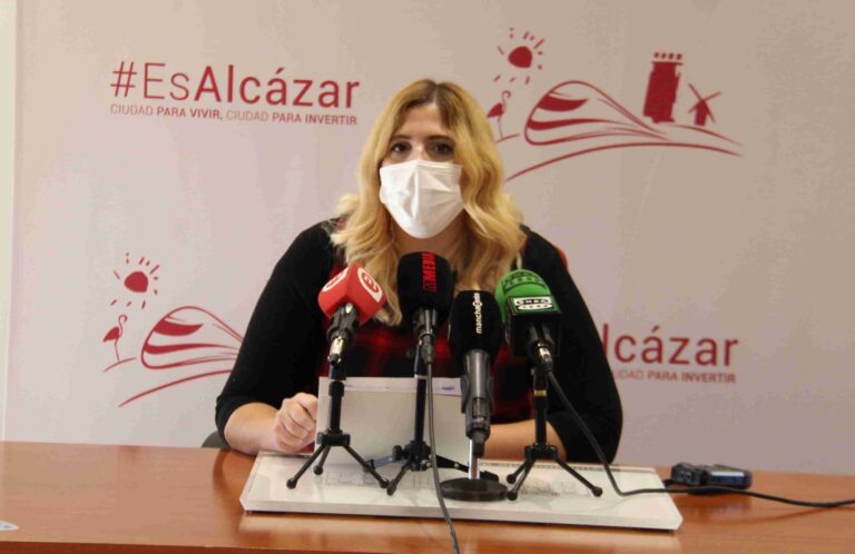 Música, luces y regalos para estimular las compras navideñas en el comercio local