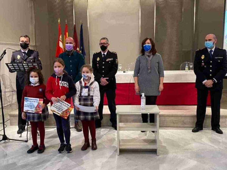 Lucía Cortina ganadora del II Concurso de Dibujo “La Policía Nacional, tu Ciudad y la Navidad”