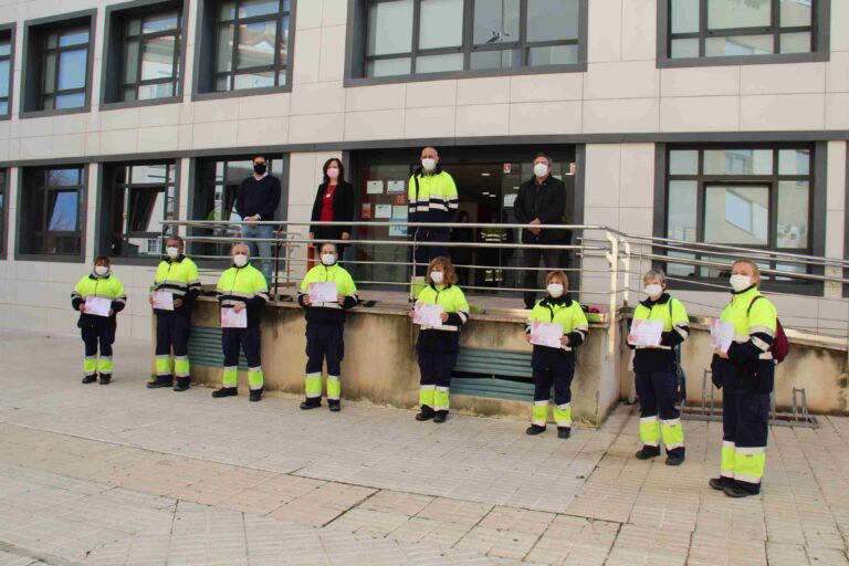 Clausurados dos cursos de prevención de riesgos laborales en albañilería y electricidad en el Centro de Formación Los Devis