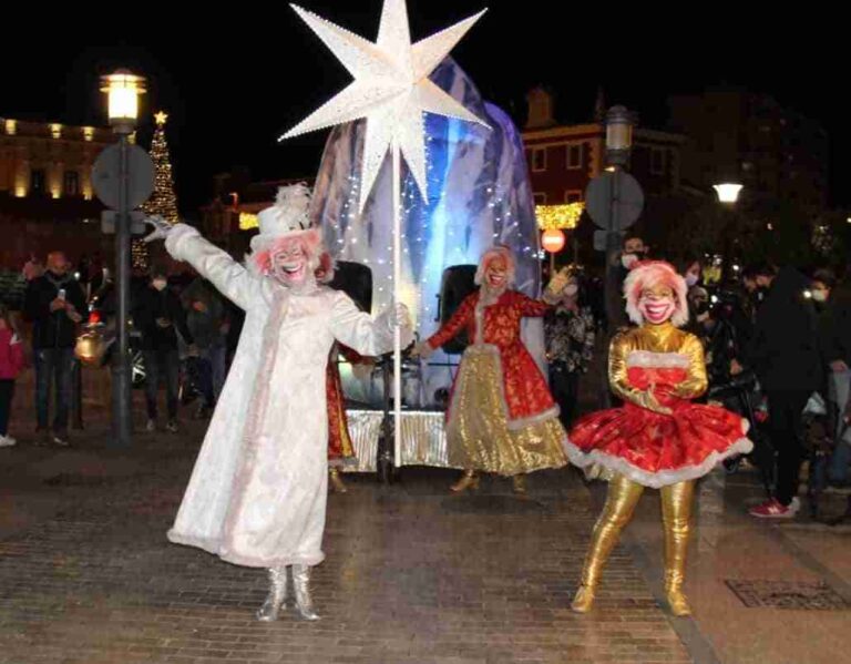 El encendido de las luces navideñas marca el inicio de la Navidad en Alcázar de San Juan