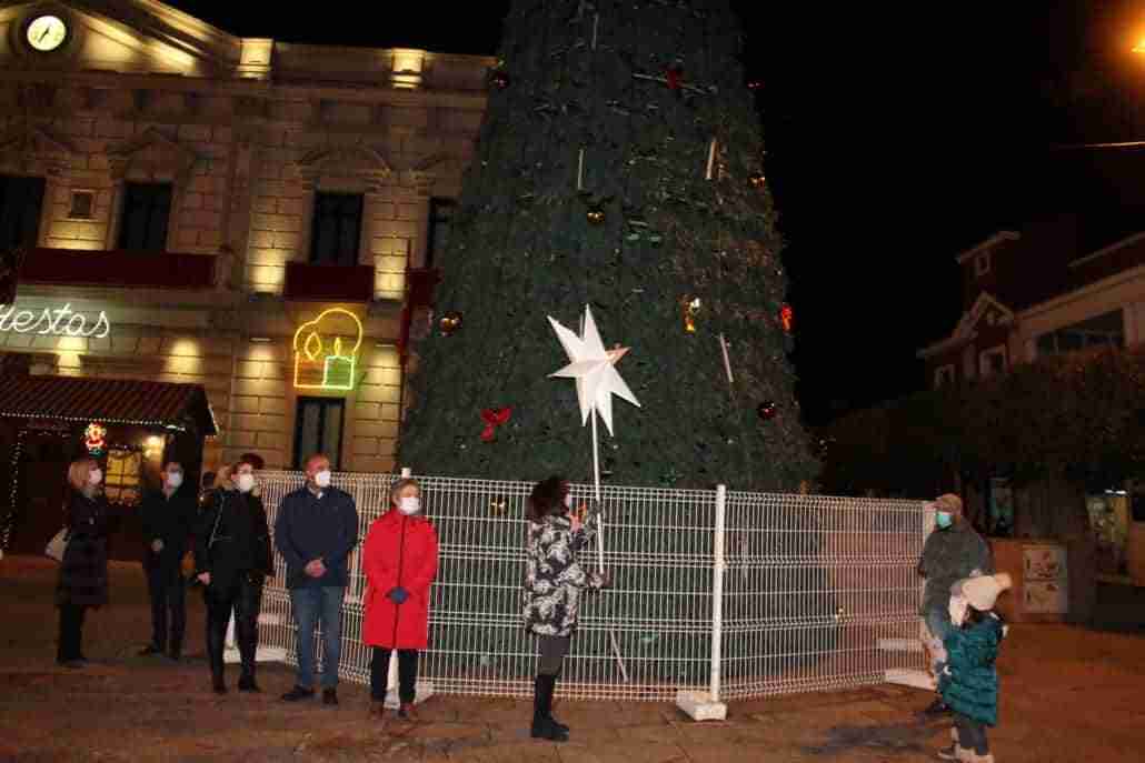 El encendido de las luces navideñas marca el inicio de la Navidad en Alcázar de San Juan 3