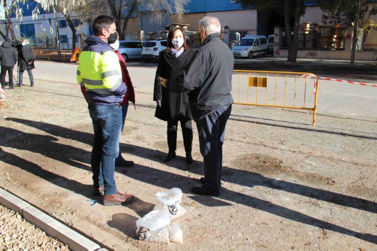 Alcázar de San Juan mejora el acerado el Polígono Alces por valor de 48.000 euros