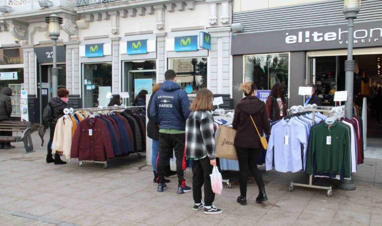 Buena respuesta de público en la iniciativa “A pie de calle” organizado por ASECEM en colaboración con el ayuntamiento de Alcázar