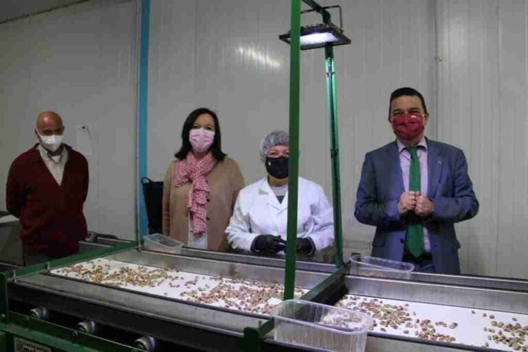 Visita a las nuevas instalaciones de la SAT Ecopistacho