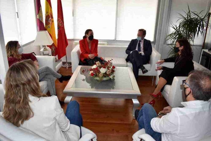 Pilar-Zamora-mantiene-un-encuentro-institucional-con-el-alcalde-de.jpg