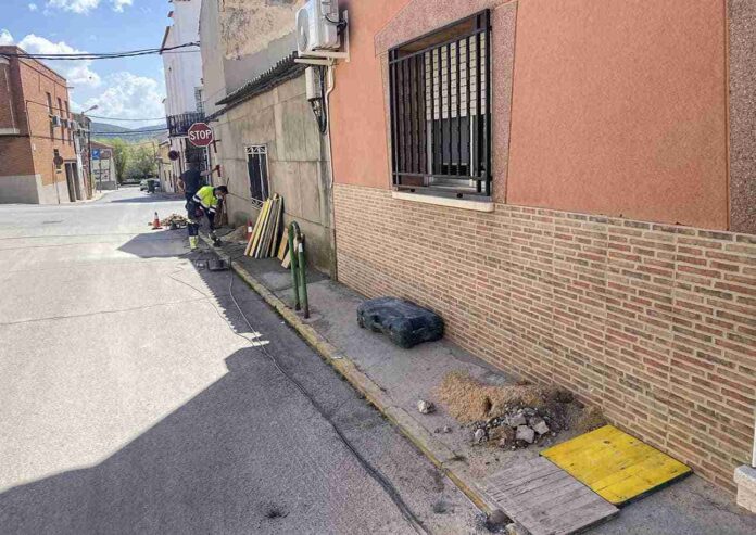 La-rabanera-calle-Sol-este-lunes-en-el-inicio-del-arreglo-de-acerados.jpg