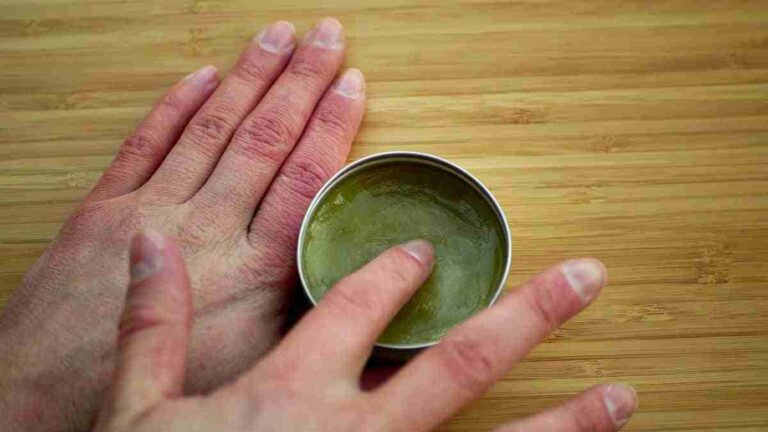 Auge de los cosméticos y cremas con CBD