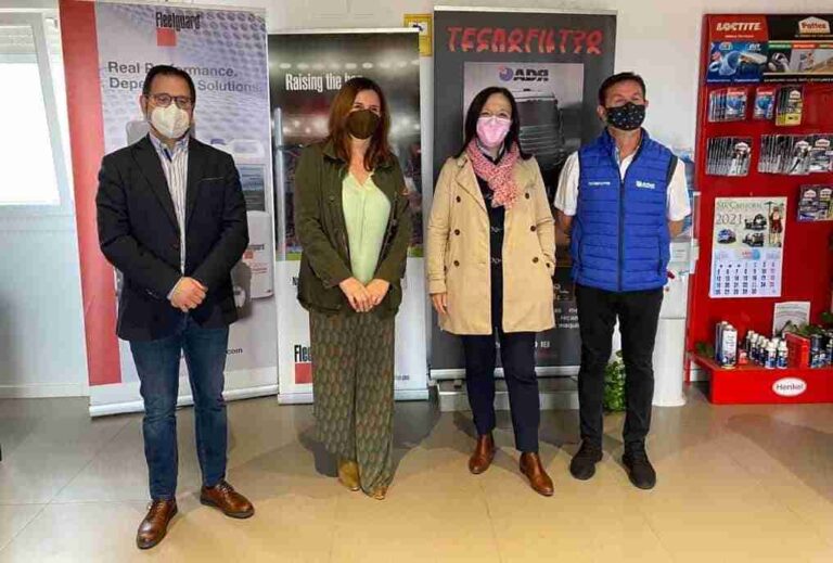 La alcaldesa Rosa Melchor visita las nuevas instalaciones de Tecnofiltro