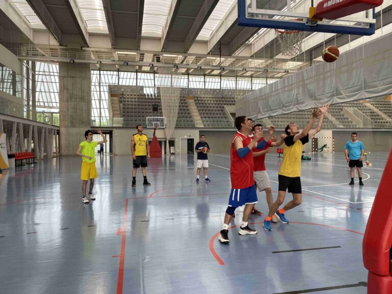 Concentración de las selecciones regionales de baloncesto y fútbol sala de FECAM en el Vicente Paniagua