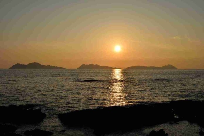 puesta de sol en las islas cies