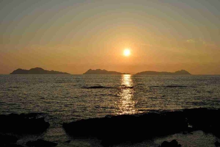 puesta de sol en las islas cies