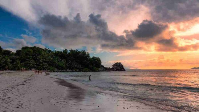 atardecer en seychelles