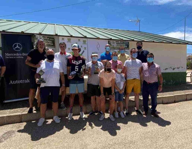 Gran participación en el VIII Torneo de Golf Costaleros del Resucitado