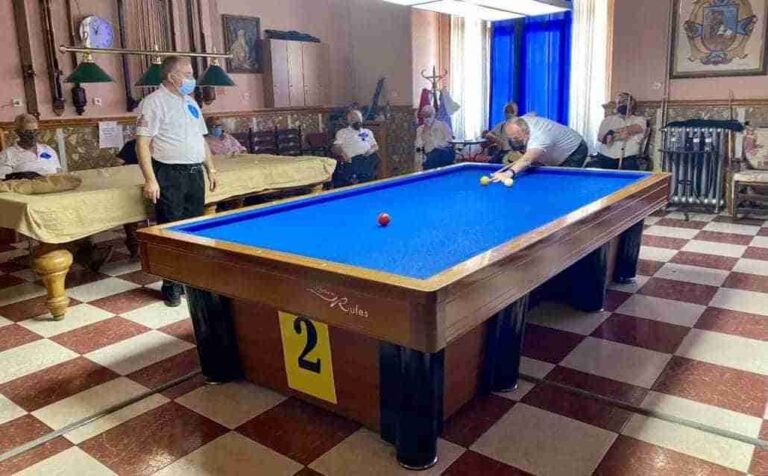 Julián Fernández, ganador del campeonato del Club de Billar Alces