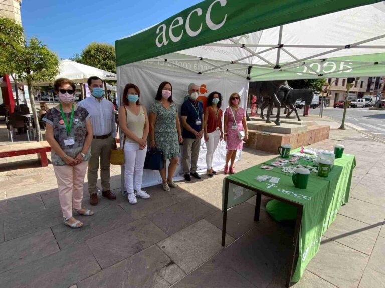La Asociación contra el cáncer celebra su tradicional jornada de cuestación