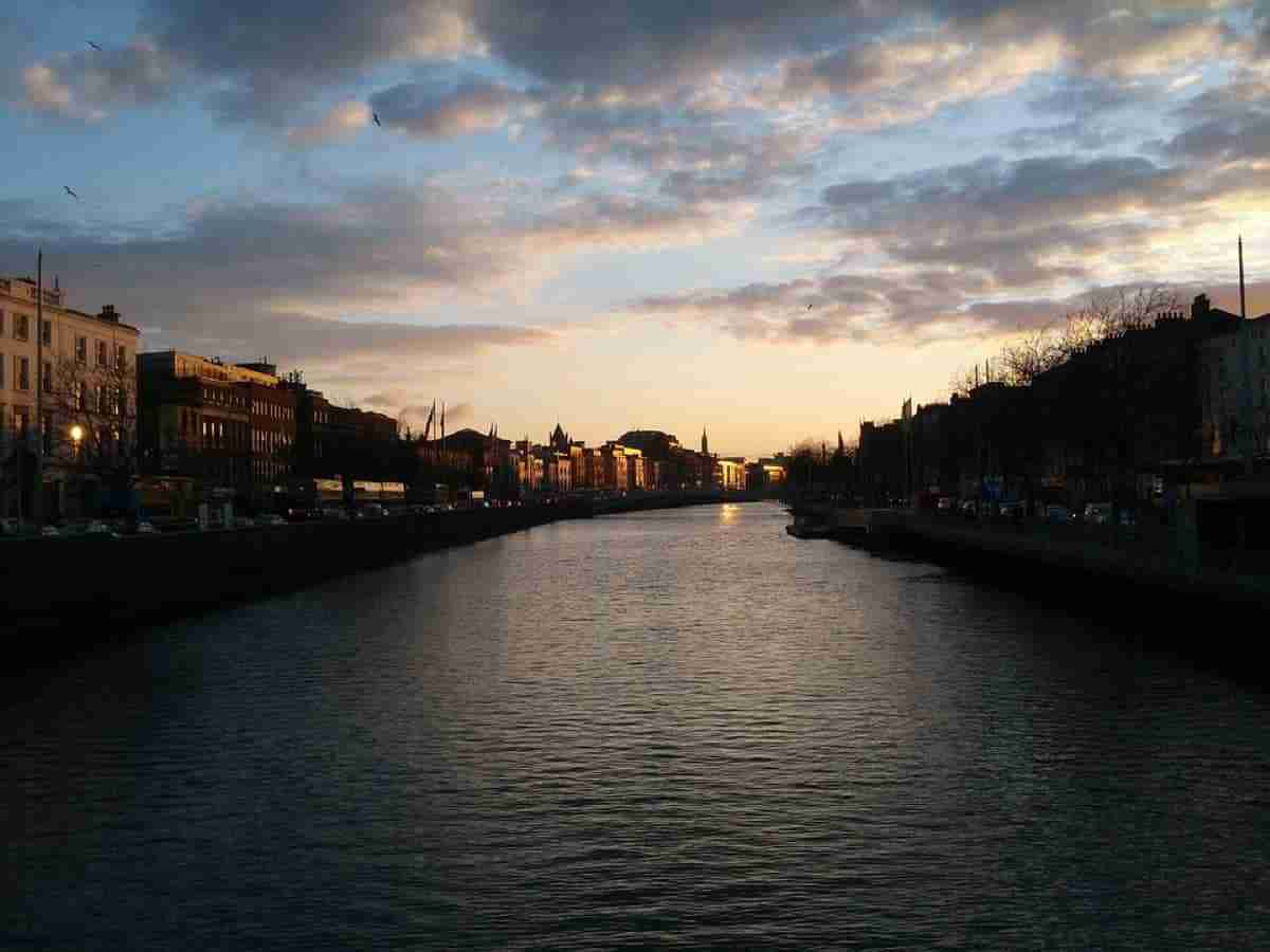 Vikinga y medieval ciudad de Dublín en Irlanda 4 puesta de sol en dublin irlanda