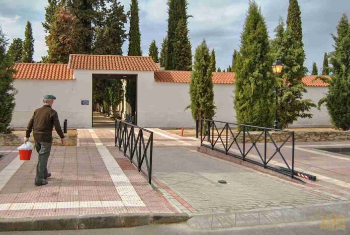 aparcamiento-cementerio-tomelloso-todos-santos.jpg