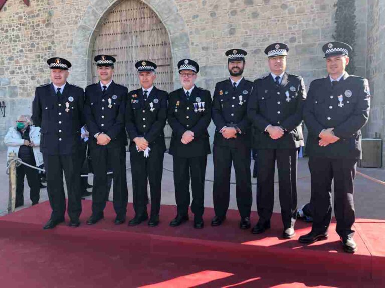 Seis agentes de la Policía Local de Alcázar recibieron la condecoración del Gobierno Regional en Toledo