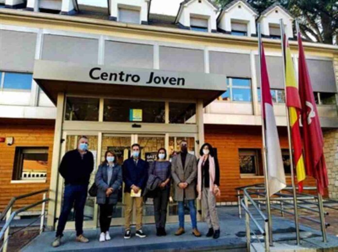 jovenes-se-forman-en-centro-joven-de-cuenca.jpg