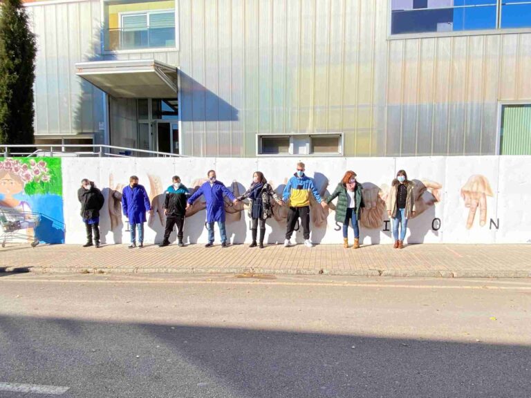 El Centro Frida Kahlo luce un nuevo mural con lenguaje de signos