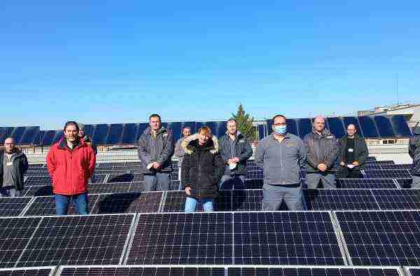 Mejora la eficiencia energética del Hospital de Villarrobledo con la instalación de 500 paneles fotovoltaicos
