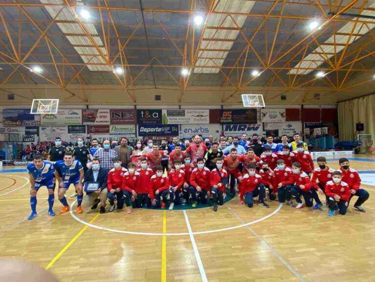 Las gradas del Díaz-Miguel se llenaron de aficionados para ver el partido amistoso entre el Manzanares FS y El Pozo Murcia