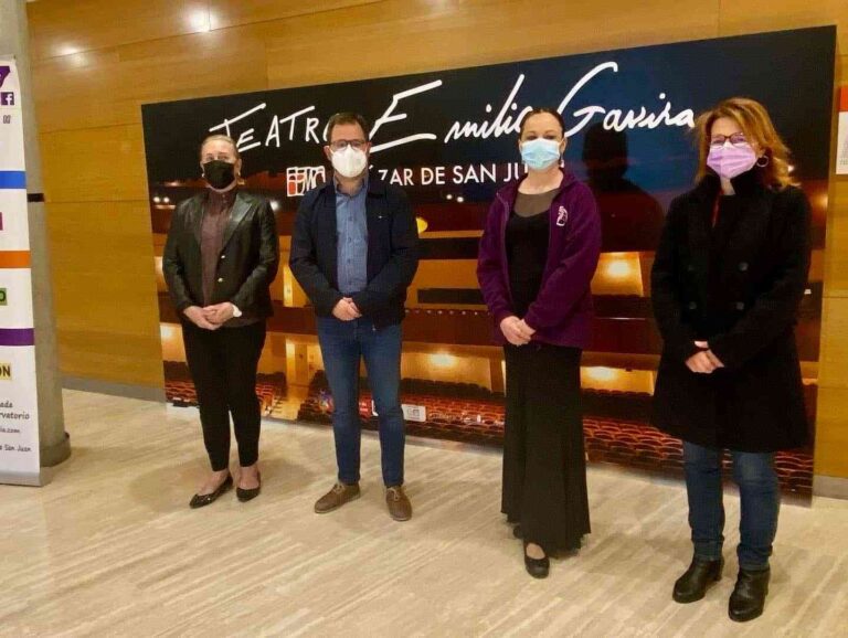 La III Gala Benéfica de la Escuela de Danza Alma M. García, destinó la recaudación a la Asociación Española contra el Cáncer y al pueblo ucraniano