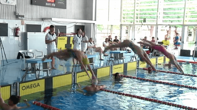 Catorce equipos y algunos records en el Festival de Natación Escolar disputado en Alcázar de San Juan