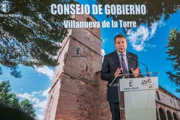 El presidente regional anuncia una depuradora y nuevos desarrollos de suelo industrial en el término municipal de Villanueva de la Torre