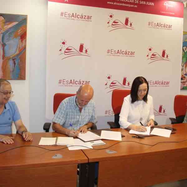 Alcázar de San Juan y la Asociación Luz de la Mancha firman su primer convenio de colaboración