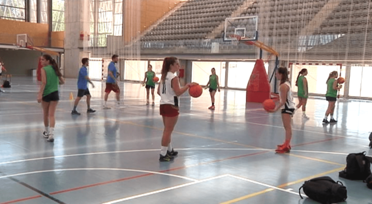 El campus de baloncesto de verano bate su récord de asistencia