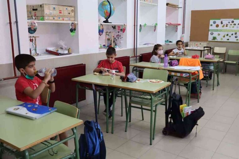 Los centros educativos de C-LM podrán redefinir su actividad lectiva ante las altas temperaturas Los centros educativos de C-LM podrán redefinir su actividad lectiva ante las altas temperaturas