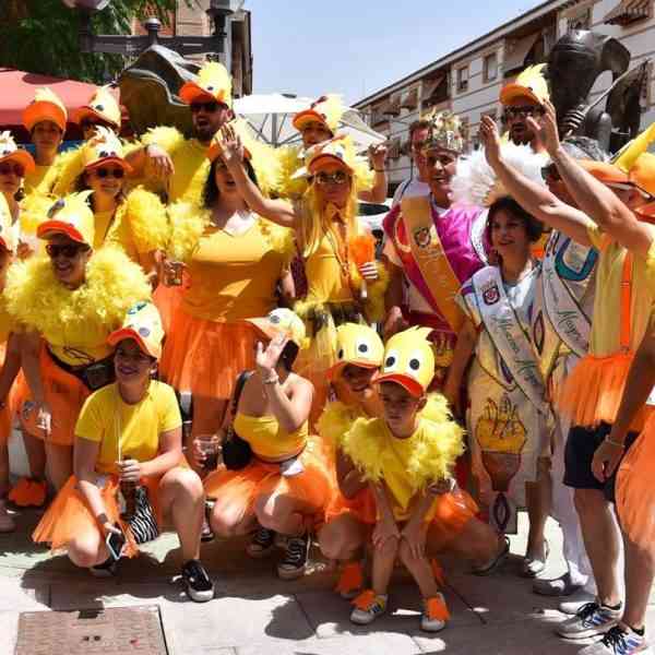 Miguelturra (Ciudad Real) baila a ritmo de charanga en la celebración del Carnaval de Verano